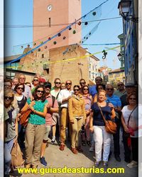 Barrio de Cimadevilla en Gijon durante sus fiestas patronales